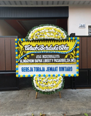 Papan Bunga Duka di Pinaesaan