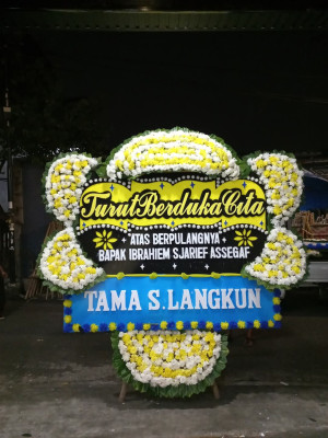 Papan Bunga Duka di Pinaesaan