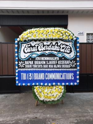 Papan Bunga Duka di Pinaesaan